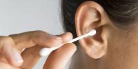 ماہرین نے روئی سے کان صاف کرنے والوں کو خبردار کر دیا
