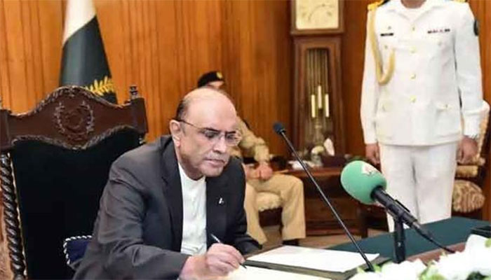 صدر آصف علی زرداری نے 27ویں آئینی ترمیم بل پر دستخط کر دیے