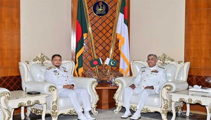 نیول چیف اور بنگلہ دیشی بحریہ کے سربراہ کی ملاقات کی تصویر(سوشل میڈیا)۔