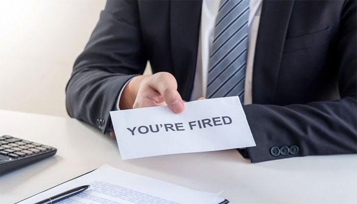 لائف پارٹنر کو دھوکہ دینے پر دو ملازمین کو نوکری سے نکال دیا گیا 