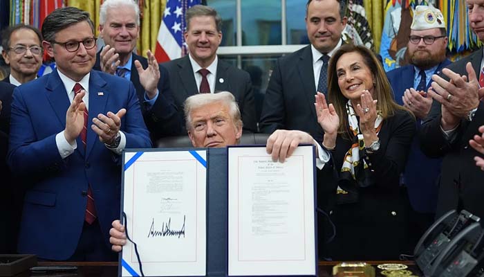 US governments longest shutdown ends as Trump signs funding bill