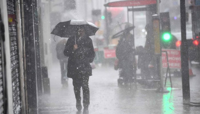 برطانیہ کو ایک اور طوفان کا سامنا، ایک مہینے کی بارش ایک دن میں برس گئی