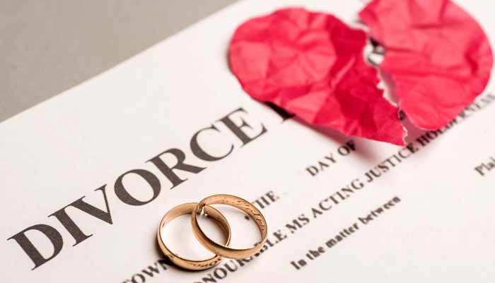 چینی شہری نے ساری کمائی بیوی پر اڑادی، نوکری جانے پر اسے چھوڑ کر چلی گئی