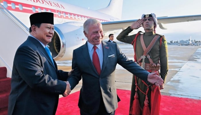 King Abdullah receives thunderous welcome in Jakarta Indonesia