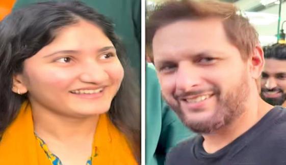 مداح کی شاہد آفریدی کی تعریف، کرکٹر کے دلچسپ جواب کی ویڈیو وائرل