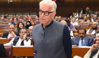 ماضی میں نواز شریف کو سازش کے ذریعے عہدے سے ہٹایا گیا تھا: خواجہ آصف