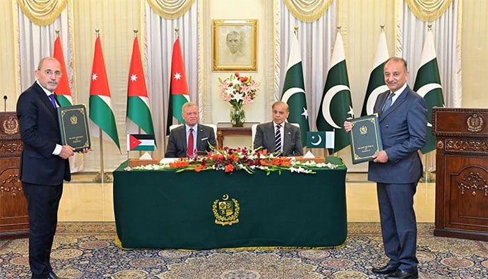 پاکستان اور اردن کے درمیان مختلف شعبوں میں تعاون کی مفاہمتی یادداشتوں کا تبادلہ ہوا ۔ فوٹو پی آئی ڈی