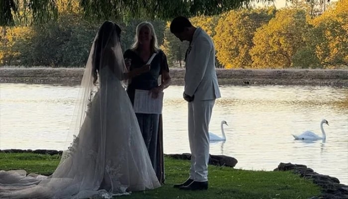 Noah Kahan and his longtime girlfriend