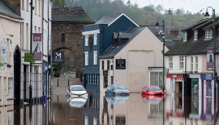 Storm Claudia forces authorities to declare major emergency in Britain