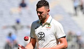 ایشیز سیریز: پہلے ٹیسٹ سے قبل آسٹریلیا کو ایک اور بڑا دھچکا، ہیزل ووڈ بھی باہر