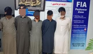 پشاور: ایف آئی اے کی کارروائی، جعلی دستاویزات حاصل کرنے والے میں ملوث 5 افغان شہری گرفتار