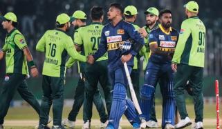 مشن کلین سوئپ، پاکستان کا سری لنکا کے خلاف ٹاس جیت کر فیلڈنگ کا فیصلہ 