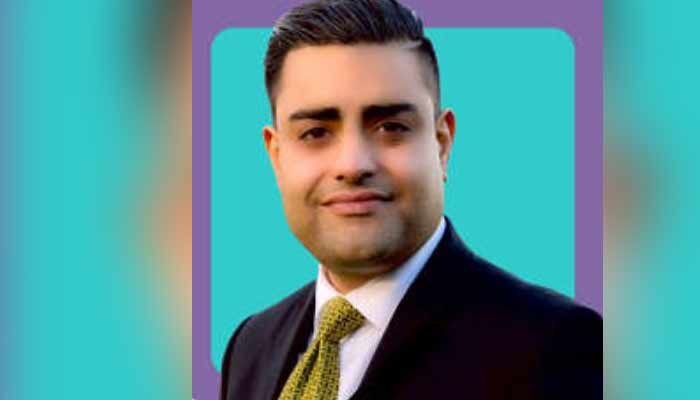 بریڈفورڈ کے کونسلر کامران حسین 2025 کے ایل جی آئی یو کمیونٹی چیمپئن کیلئے نامزد