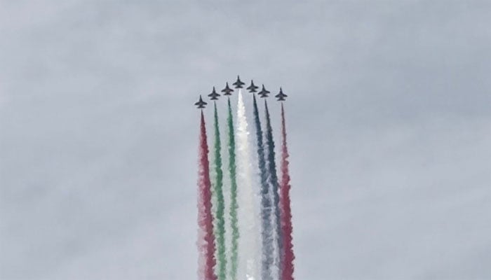 دبئی ائیر شو 2025 کا شاندار آغاز، جے ایف 17 توجہ کا مرکز