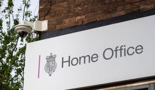 برطانیہ: پناہ گزینوں کی حیثیت عارضی کرنے کا فیصلہ