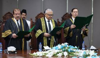 وفاقی آئینی عدالت کے مزید دو ججز نے حلف اٹھا لیا