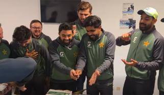 بابر اعظم اور محمد رضوان نے کس بات پر کیک کاٹا؟