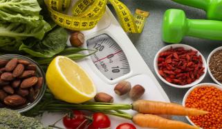  روزانہ 500 کیلوریز کم کھانے سے ہفتے میں ایک پاؤنڈ وزن کم ہوسکتا ہے، ماہرین