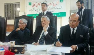  وکلاء ایکشن کمیٹی کے اجلاس میں وفاقی آئینی عدالت کے بائیکاٹ کے مطالبے پر اختلاف سامنے آگیا