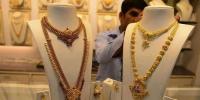 سونے کی قیمت گر گئی، 7 ہزار روپے سستا