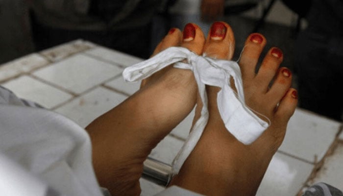 کراچی: بدر کمرشل فیز 5 میں خاتون کی موت کیسے ہوئی؟ گُتھی نہ سلجھی