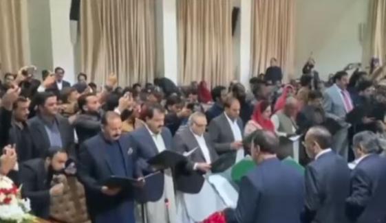 آزاد کشمیر کی 18 رکنی کابینہ نے حلف اٹھالیا