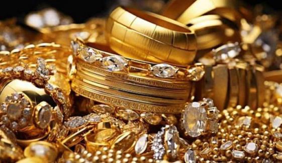 سونے کی قیمت میں بڑا اضافہ، 7 ہزار 900 روپے مہنگا