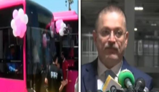 کراچی کے علاقے نمائش پر گرین لائن ٹریک پر پنک بسوں کا افتتاح