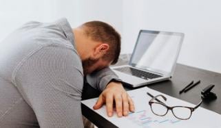 چھٹی کی درخواست پر مینیجر کا جواب بےحسی کی علامت قرار