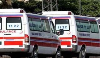 نواب شاہ: گدھا گاڑی کو بچاتے ہوئے مسافر کوچ اُلٹ گئی، 2 افراد جاں بحق، 13 زخمی