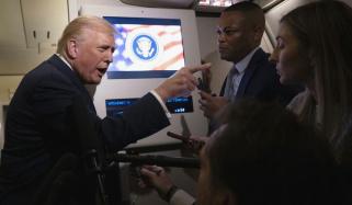 امریکی صدر ڈونلڈ ٹرمپ کی خاتون صحافی کیساتھ توہین آمیز سلوک کی وائرل ویڈیو پر متعدد حلقوں کی تنقید