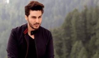 احسن خان نے ذہنی صحت کے مسائل سے انکار کرنے والوں کو آڑے ہاتھوں لے لیا