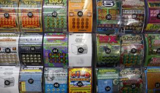 آدھی رات کو کھانے کی تلاش میں نکلی خاتون نے1 ملین ڈالرز کی لاٹری جیت لی