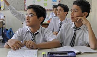 مہنگی کتابیں اور یونیفارم بیچنے پر 17 بڑے نجی اسکول سسٹمز کو شوکاز نوٹس جاری