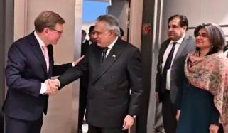 اسحاق ڈار کی جرمن وزیرِ خارجہ سے ملاقات، دونوں ممالک کے تعلقات کے مثبت رحجان پر اظہار اطمینان