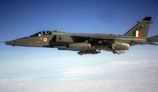 دبئی ایئر شو کے دوران بھارت کا جنگی طیارہ گر کر تباہ