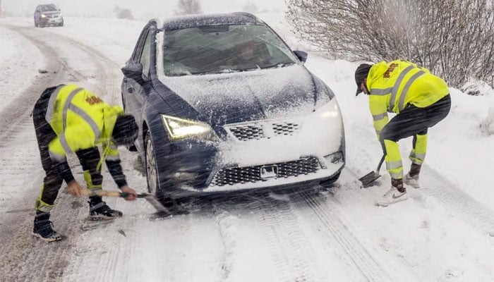 برطانیہ: 15 سال میں سب سے شدید سردی، لوگ سنگین مسائل سے دوچار