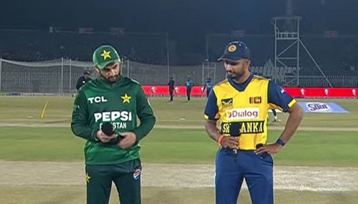 ٹرائی نیشن سیریز، سری لنکا کا پاکستان کے خلاف پہلے بیٹنگ کا فیصلہ
