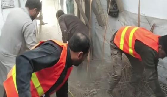 نوشہرہ: گھر کی چھت گرنے سے 5 افراد جاں بحق