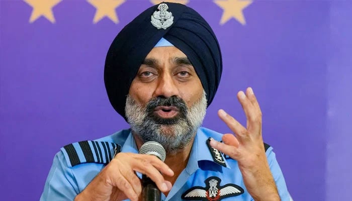 طیارہ گرنے پر عوام برہم، بھارتی ایئرچیف کو فوری ہٹانے کا مطالبہ