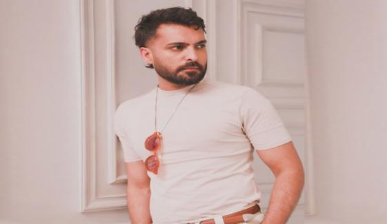 اسد صدیقی کی والدین اور اسکولز پر بچوں کے جلد داخلے پر تنقید