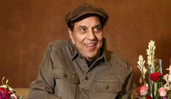 بالی ووڈ کے 'ہی مین' دھرمیندر کی زندگی پر ایک نظر