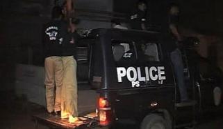 کراچی، جمالی گوٹھ میں پولیس پر فائرنگ، ڈنڈوں سے حملہ