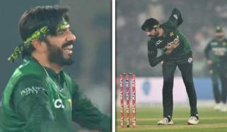 عثمان طارق ٹی 20 انٹرنیشنلز میں ہیٹ ٹرک کرنے والے چوتھے پاکستانی بن گئے