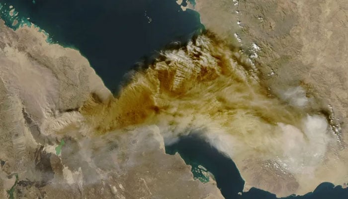 ایتھوپیا کے آتش فشاں سے نکلنے والی راکھ کے بادل پاکستان پہنچ گئے