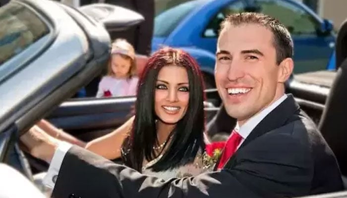 بالی ووڈ اداکارہ سیلینا جیٹلی کی اپنے شوہر پیٹر ہاگ کے ہمراہ یادگار تصویر—بشکریہ غیر ملکی میڈیا