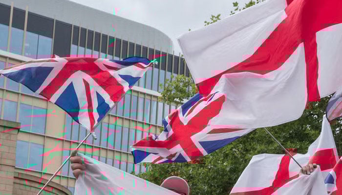 برطانیہ: پاکستانیوں نے پناہ کیلئے ویزا سسٹم خامیوں کا فائدہ اٹھایا