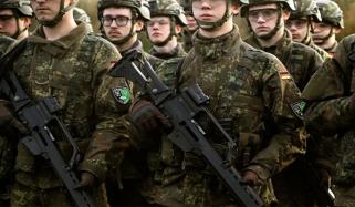 جرمنی: فوجی خدمات کیلئے نوجوانوں کے لازمی طبی معائنے کی حمایت