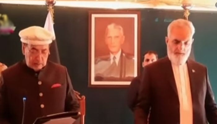 گلگت بلتستان کے نامزد نگراں وزیراعلیٰ جسٹس (ر) یار محمد نے حلف اٹھا لیا