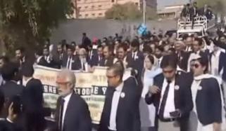 کراچی، وکلا کی وزیراعلیٰ ہاؤس کی جانب ریلی، پولیس سے جھڑپ